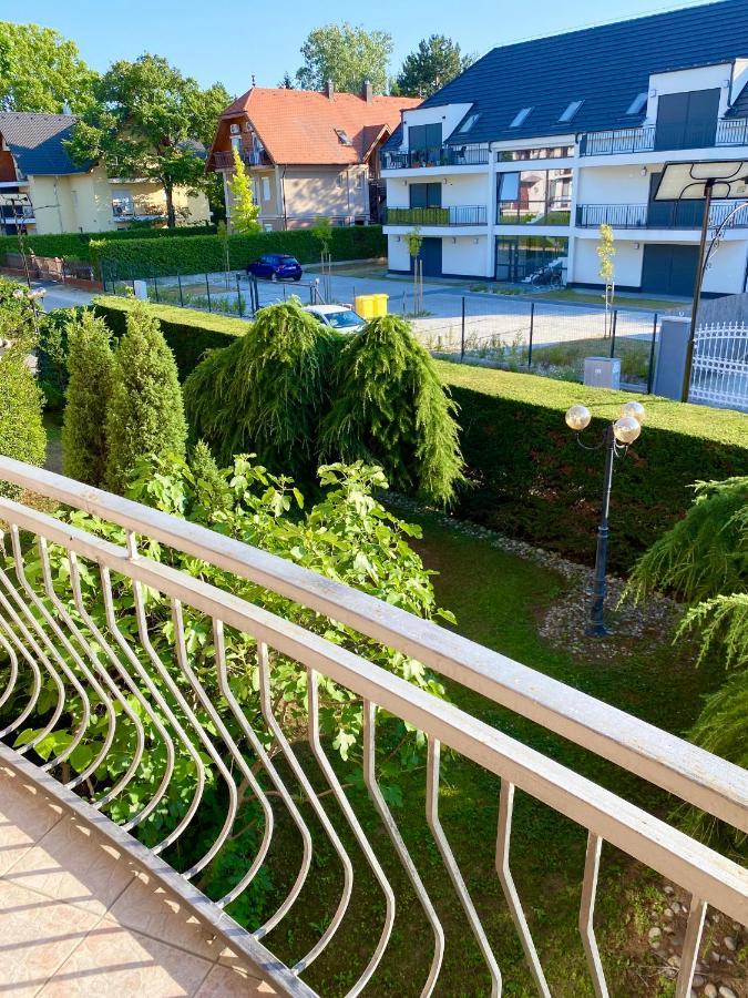 Selyemakacapartman Balatonlelle Luaran gambar
